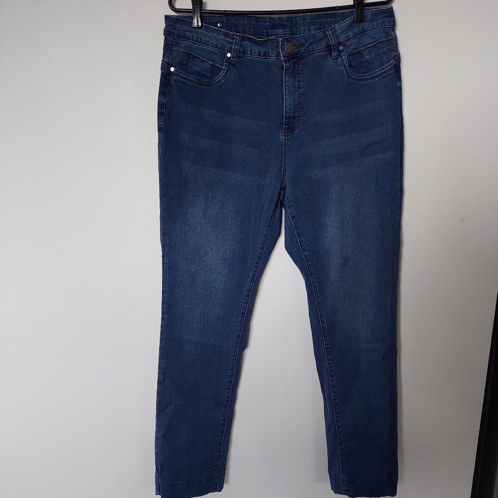 Simon Chang Women's High Rise Light Blue Stretch Jeans in size 14